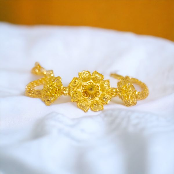 22k Gold  Mixed Flower Bracelet For Woman. (5 year`s guarantee)