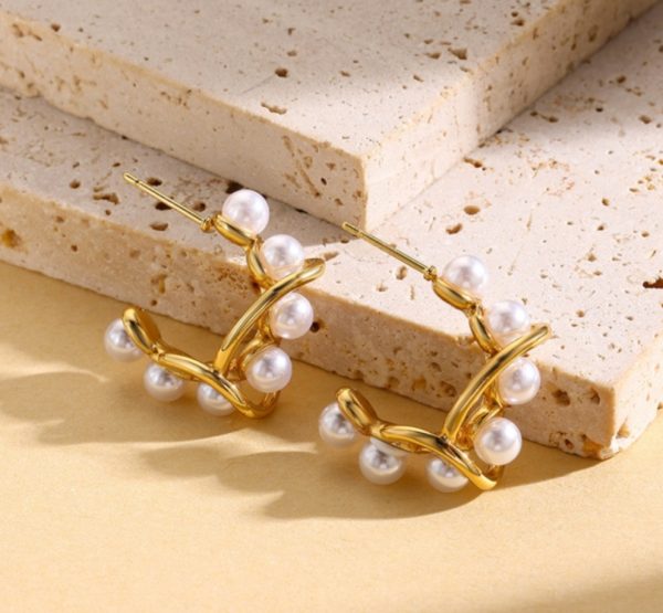 Natural Freshwater Original pearl Earrings.