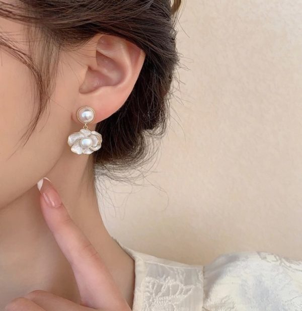 Natural Camellia Original pearl Earrings. - Image 5