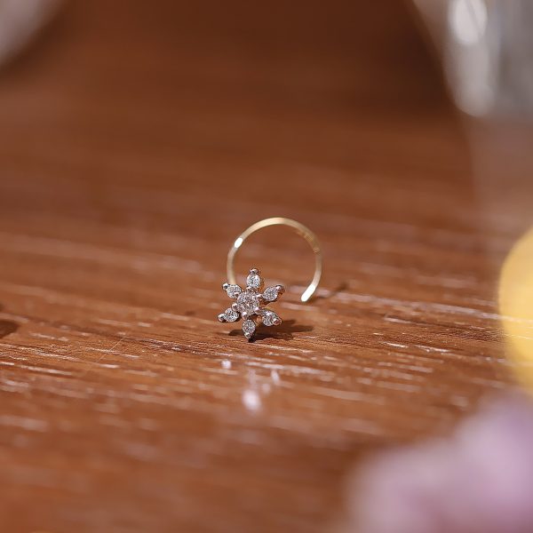 American Diamond Stylist Seven Stone Nose Pin. - Image 3