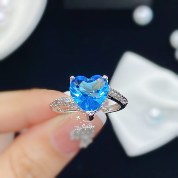 American Diamond Proposal Ring. (Blue)