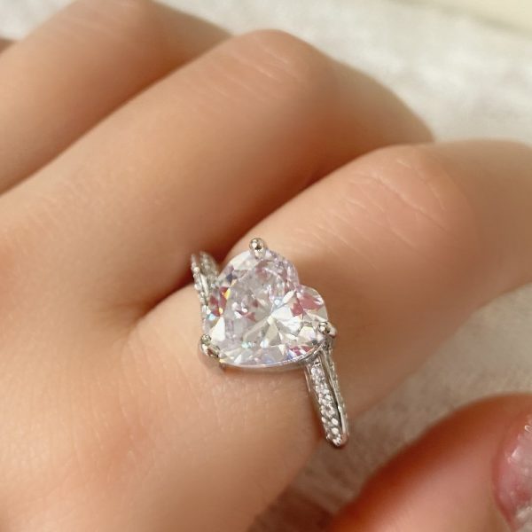 American Diamond Proposal Ring. (White)