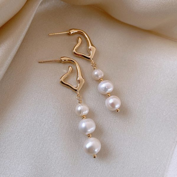 Natural Freshwater Original pearl Earrings.