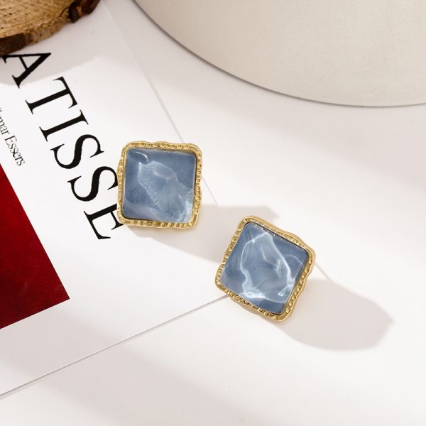 Varsatile Earring Light blue.