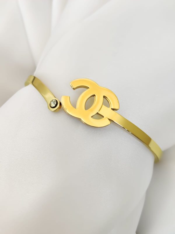 Stainless Wist Glossy Metal Bracelet Golden.