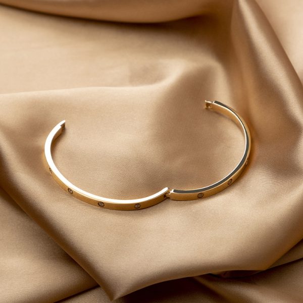 Stainless Wist Glossy Metal Bracelet Golden. - Image 2