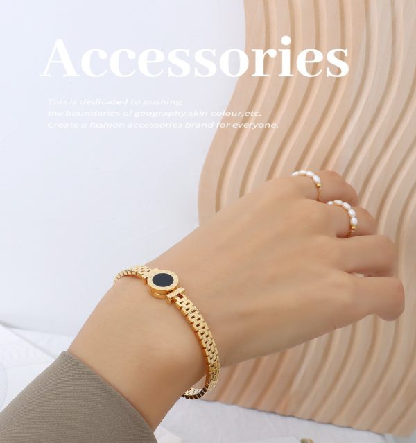 Stainless Glossy Metal Bracelet Golden.