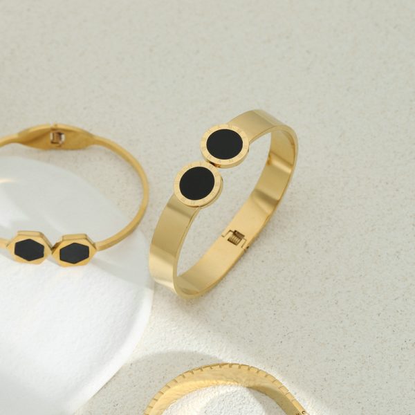 Stainless Glossy Metal Bracelet Golden. - Image 4