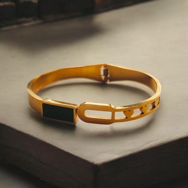 Stainless Glossy Metal Bracelet Golden.