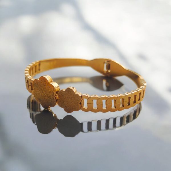 Stainless Glossy Metal Bracelet Golden. - Image 3