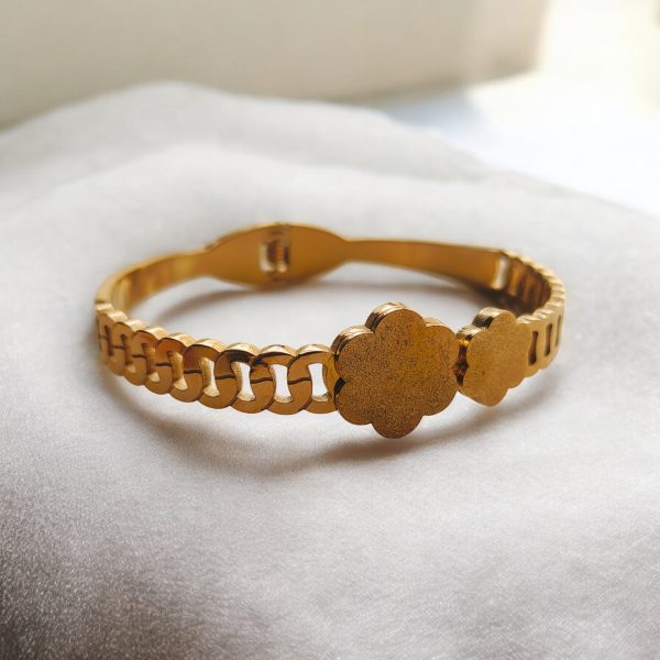 Stainless Glossy Metal Bracelet Golden. - Image 2